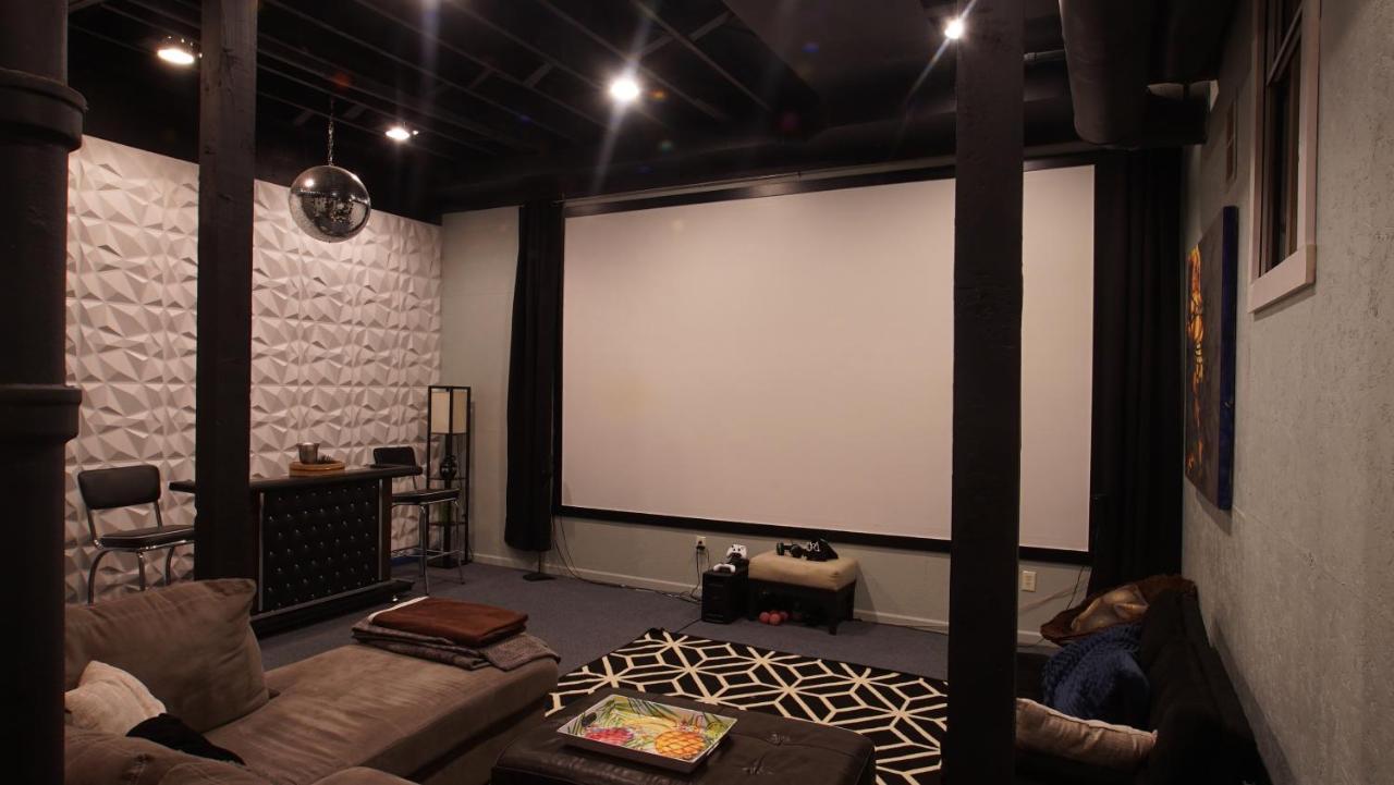 160Inch Home Movie Theater- Great For Movie Night! Omaha Bagian luar foto