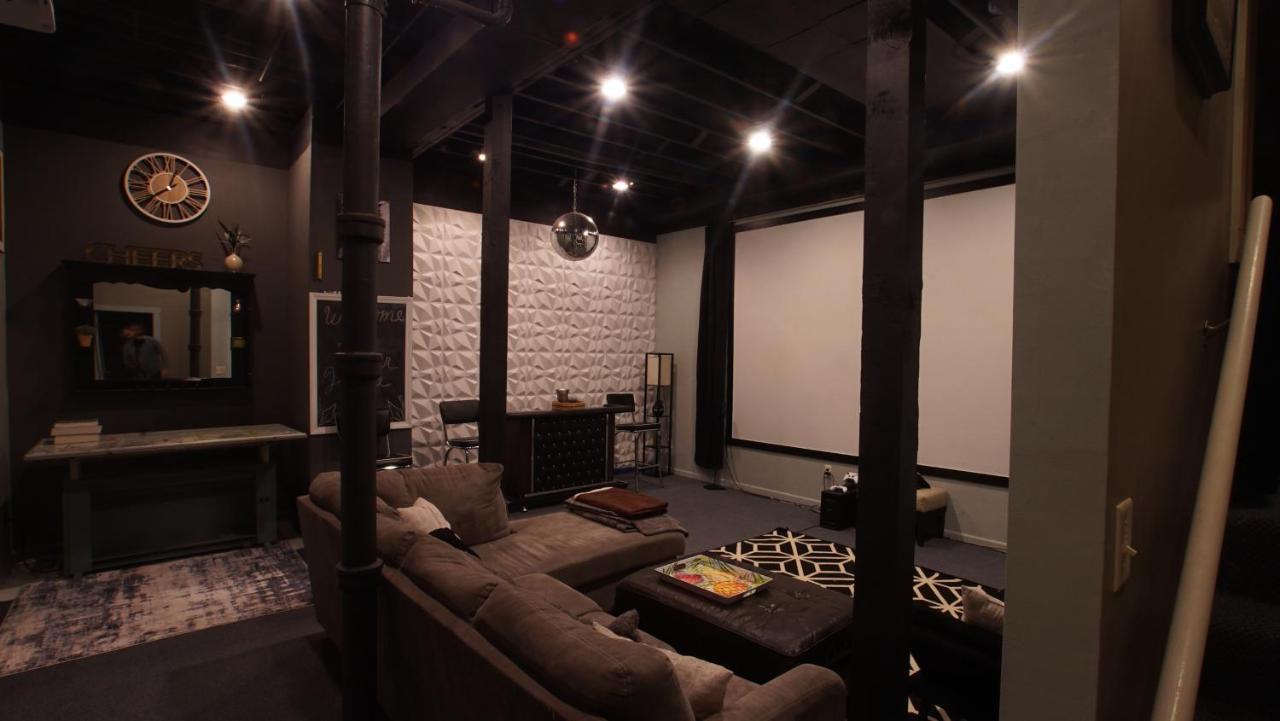 160Inch Home Movie Theater- Great For Movie Night! Omaha Bagian luar foto